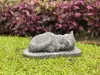 Artikelbild 1 des Artikels “Lilith - Liegende Katze auf Sockel, 33 cm  | Steinguss “